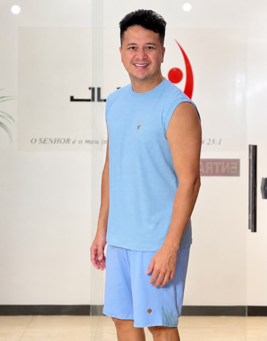 Machão Masculino Azul Claro em Tela Perfurada