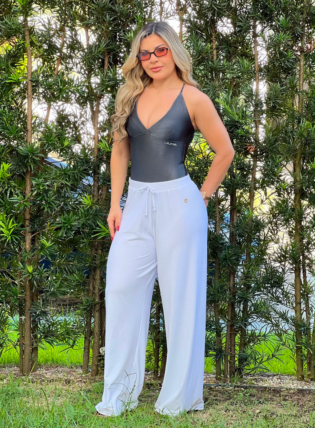 Body Metalizado Preto com Alças Cruzadas e Amarração