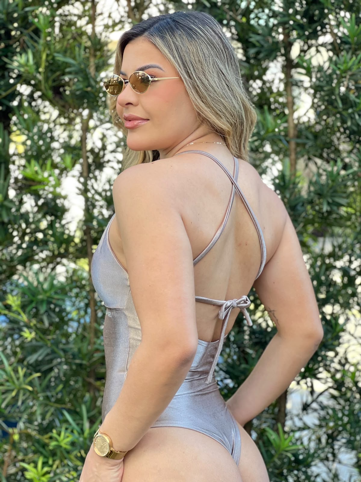 Body Metalizado Rosê Champagne com Alças Cruzadas