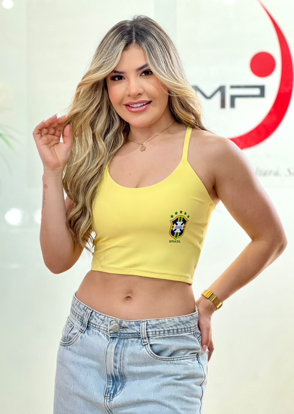 Top Cropped Nadador Amarelo Brasil CBF Jump