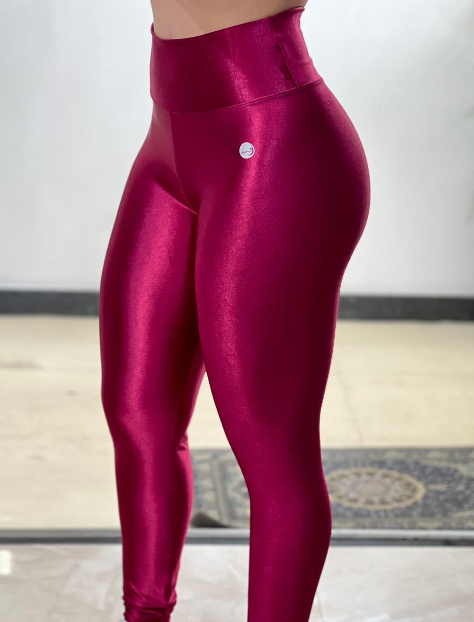 Legging vinho brilhosa cintura alta Jump Modas - detalhe