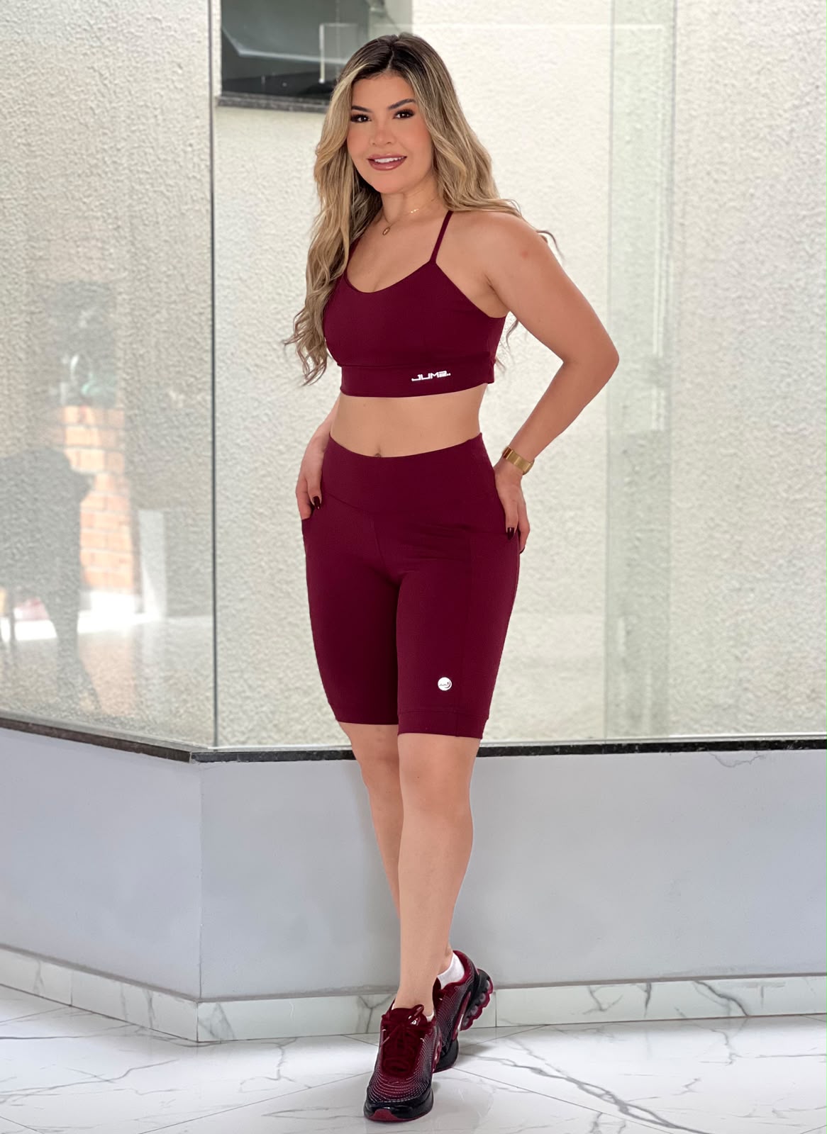 Bermuda Ciclista Longa com Bolso Vinho Jump Modas - look completo