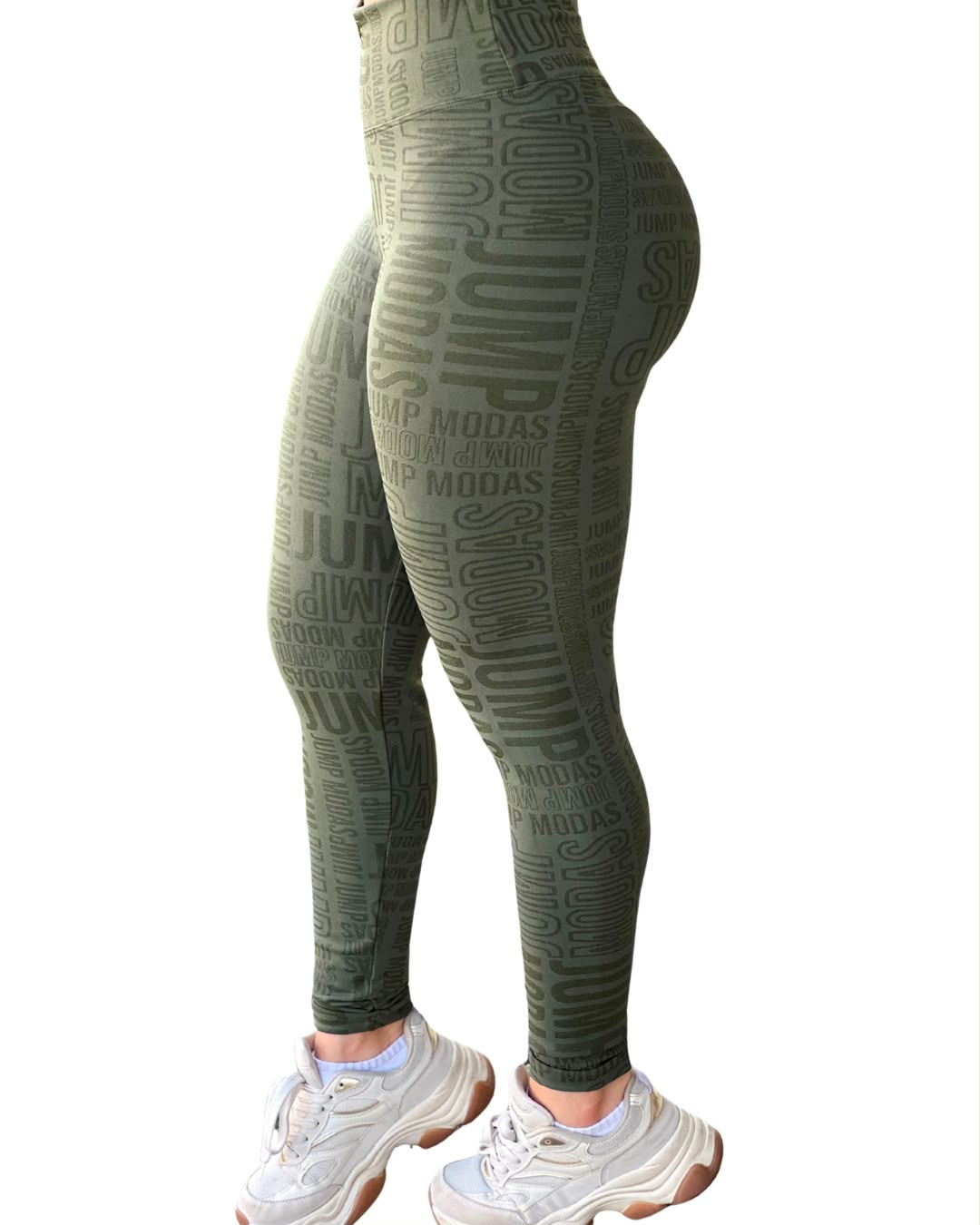 Legging Cintura Alta Verde Militar Logo All-Over Jump Modas - foto de catálogo em fundo branco