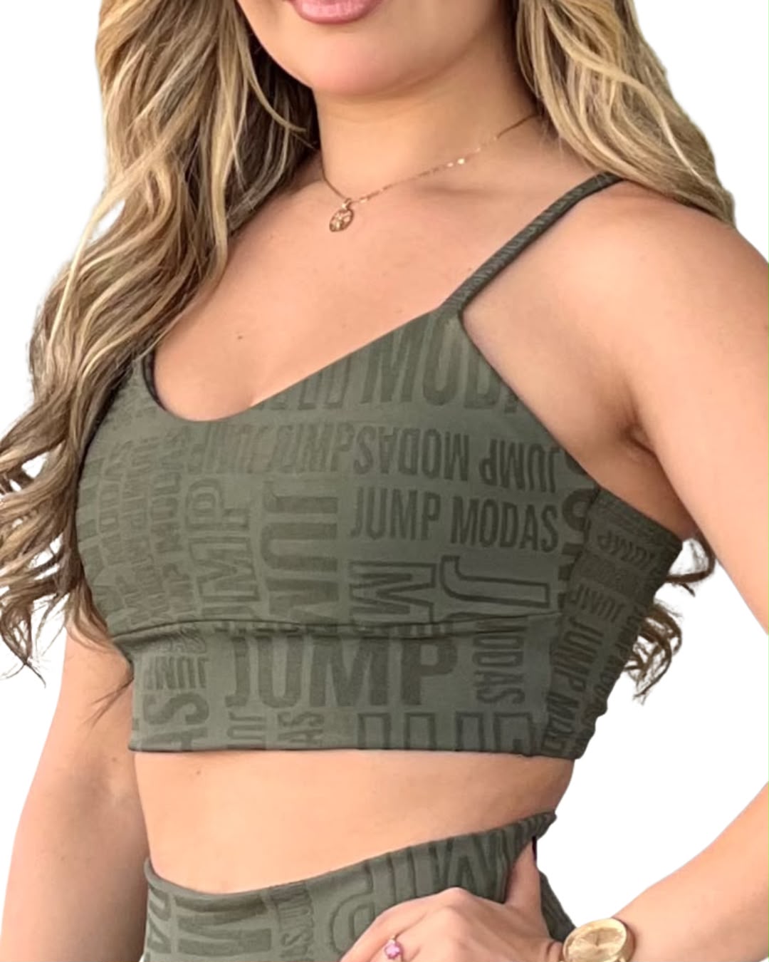 Top Alças Finas Verde Militar Logo All-Over Jump Modas - detalhe do logo em relevo em fundo branco