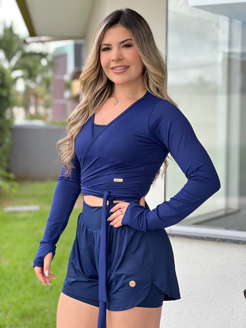Blusa cropped transpassada azul marinho com amarração na cintura — Jump Modas, moda fitness em Belém-PA