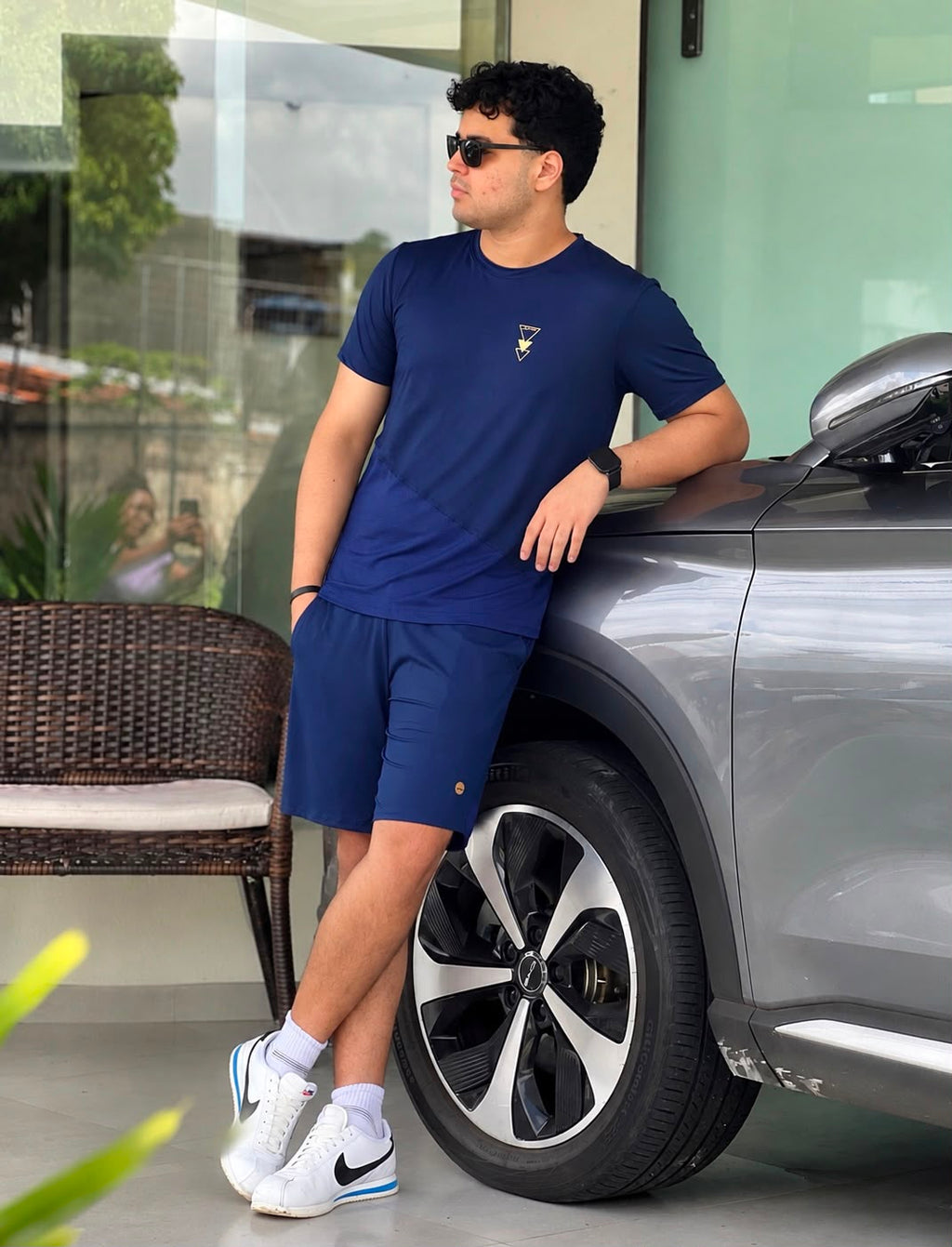 Camiseta masculina azul marinho com recorte em tela, look completo — Jump Modas, moda fitness em Belém-PA