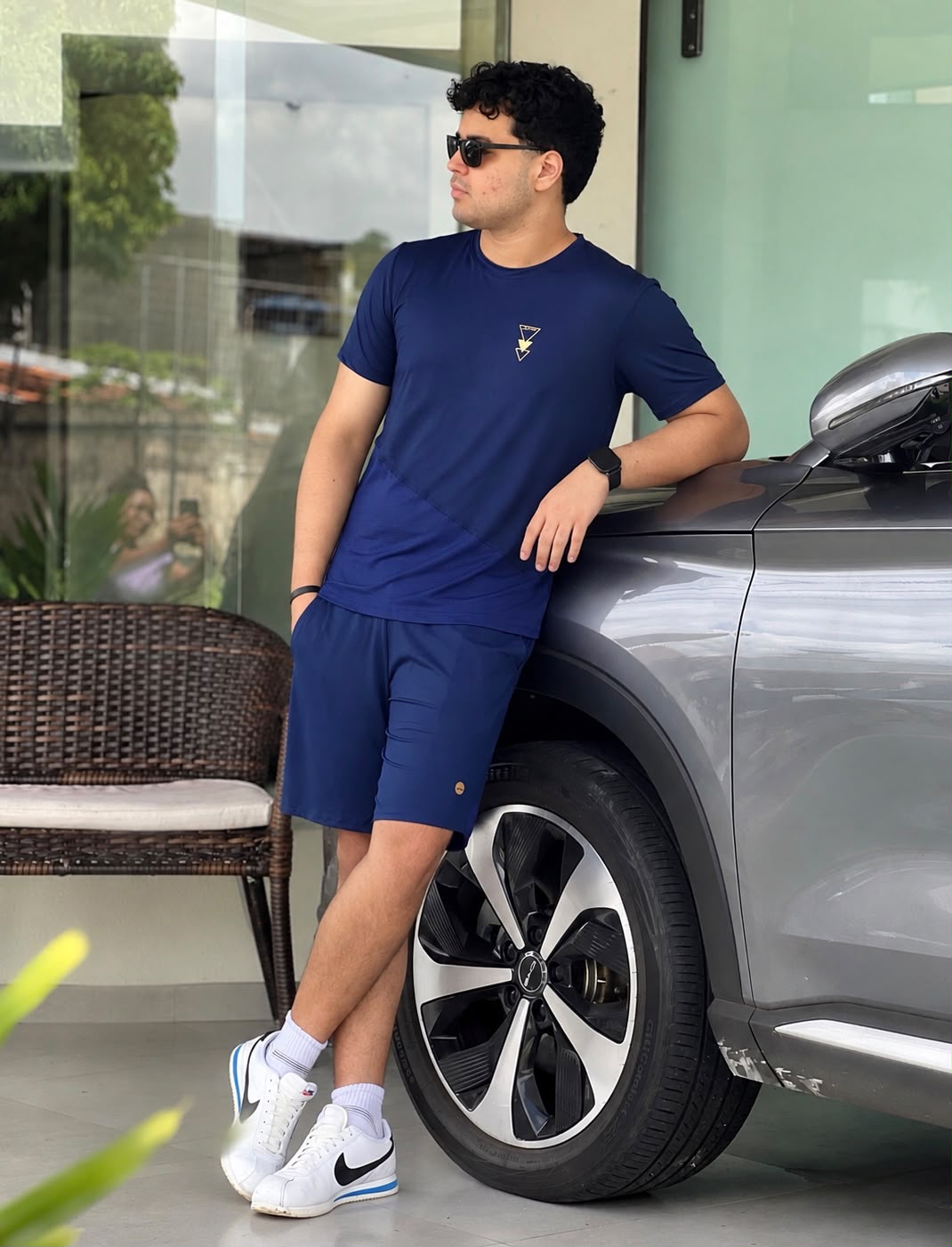 Camiseta masculina azul marinho com recorte em tela, look completo — Jump Modas, moda fitness em Belém-PA