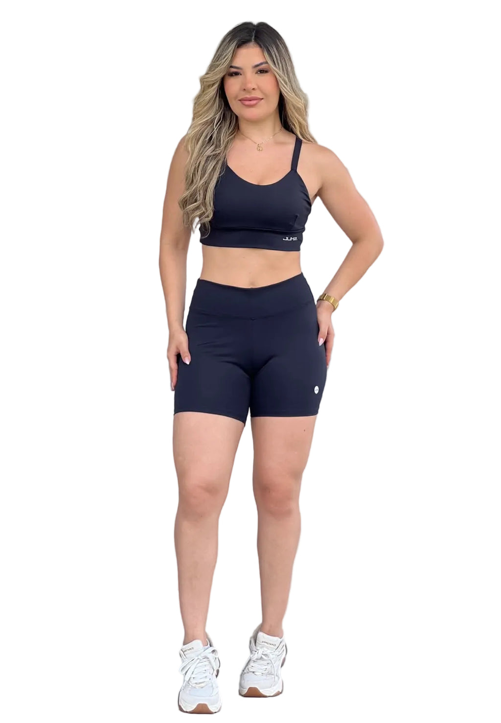 Detalhe do top de alças finas e do cós em V do short preto — Jump Modas