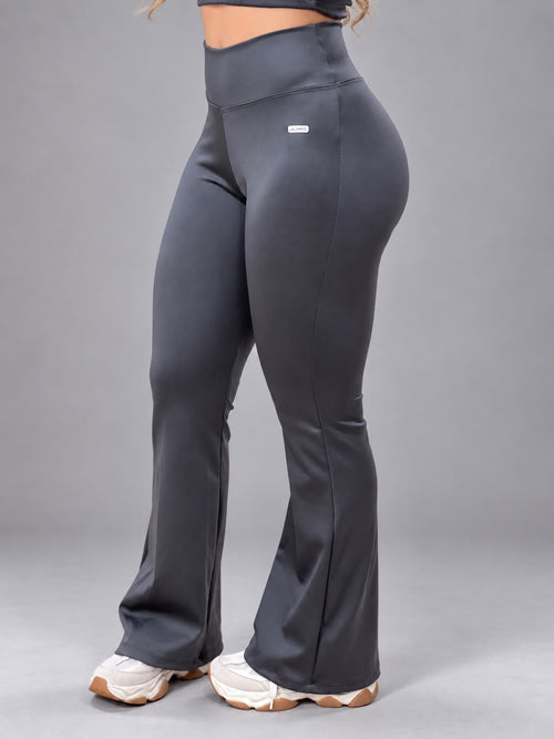 Calça Flare Cintura Alta Grafite com Cós em V