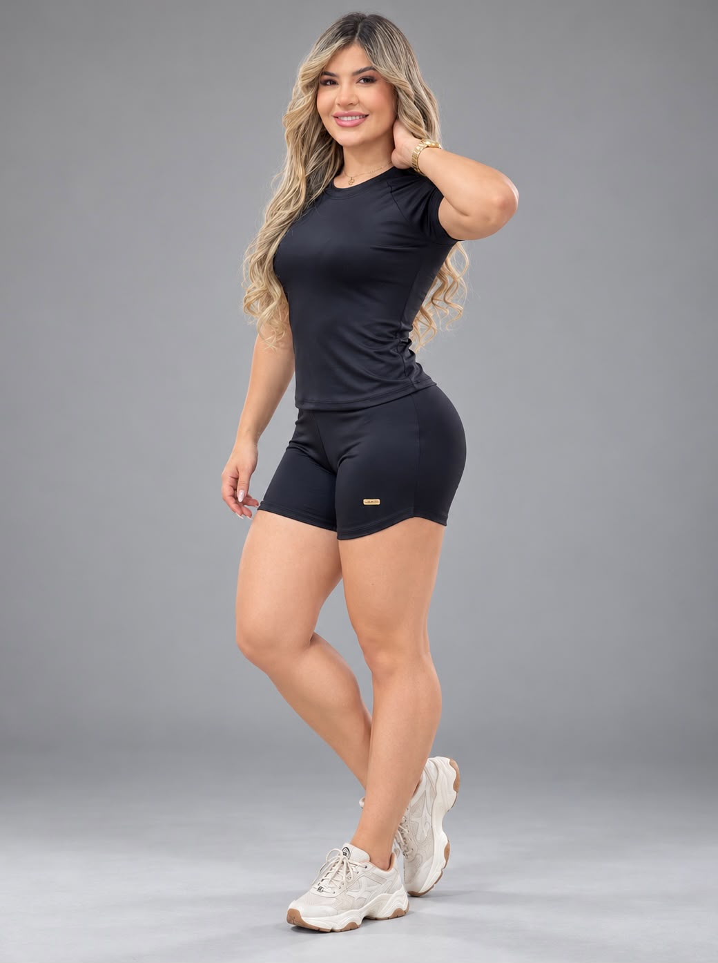Short Cintura Alta Preto com Cós em V, de lado