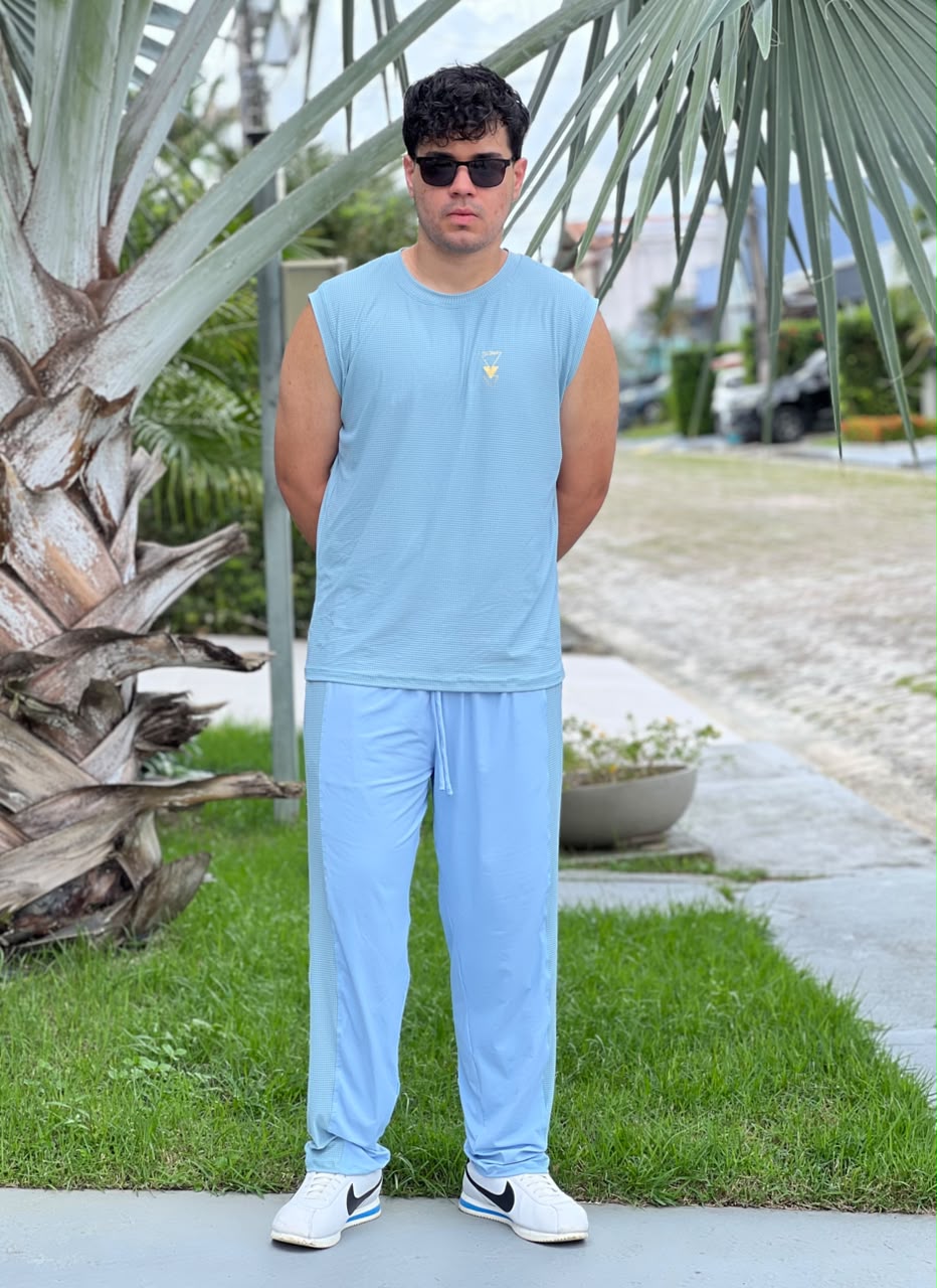Machão masculino azul claro visto de corpo inteiro — Jump Modas