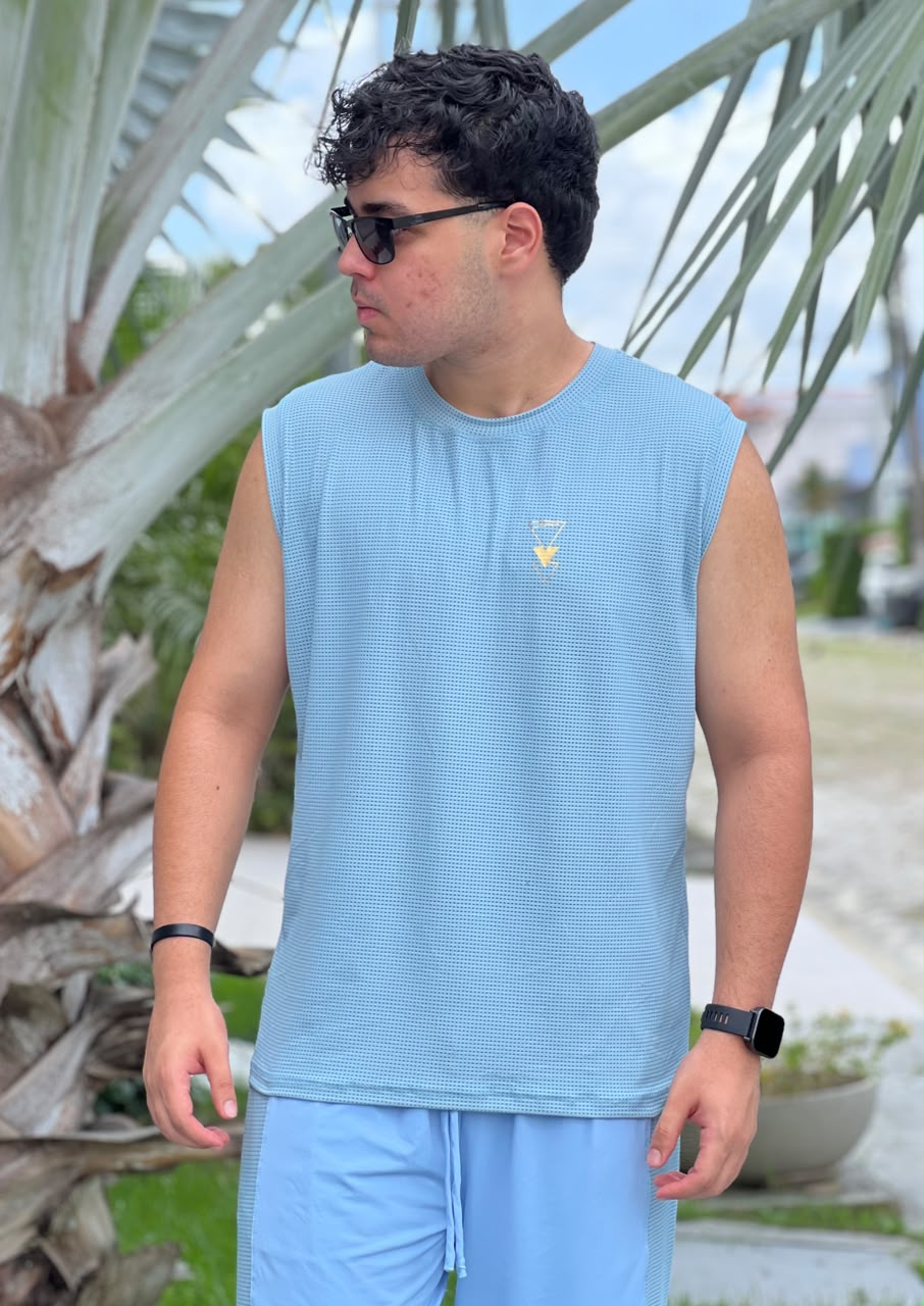Machão masculino azul claro em tela perfurada — Jump Modas, moda fitness em Belém-PA