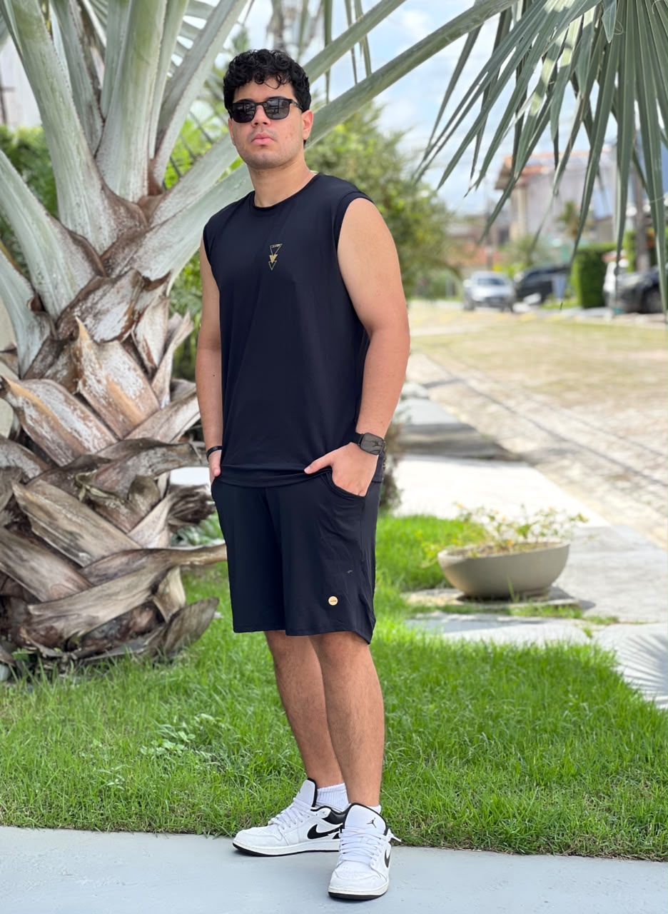 Machão masculino preto visto de corpo inteiro — Jump Modas