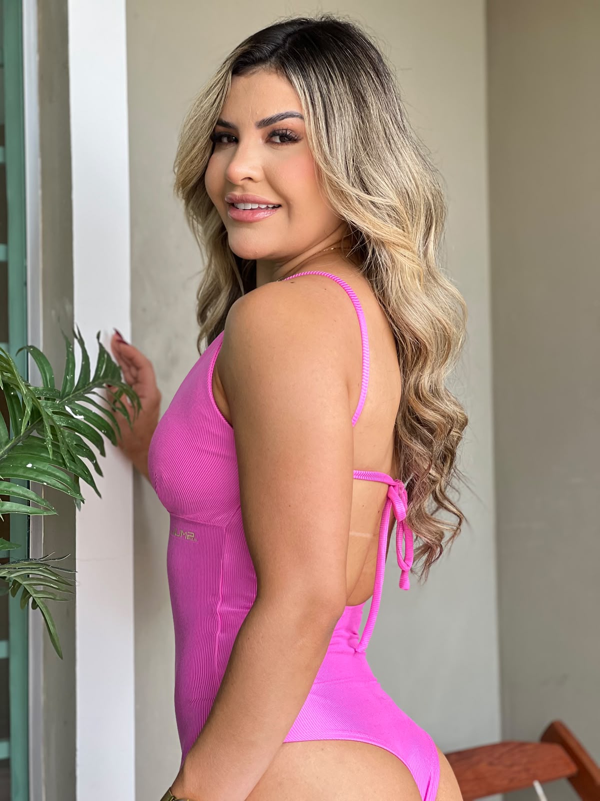 Body Decote V Canelado Rosa Pink — detalhe