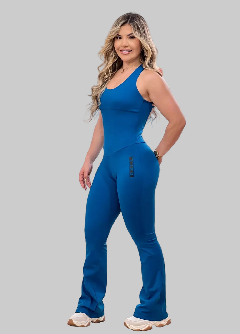 Macacão flare azul royal costas abertas