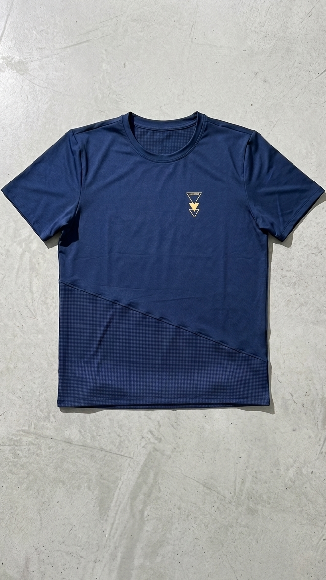 Camiseta Masculina Azul Marinho — Recorte Diagonal em Tela