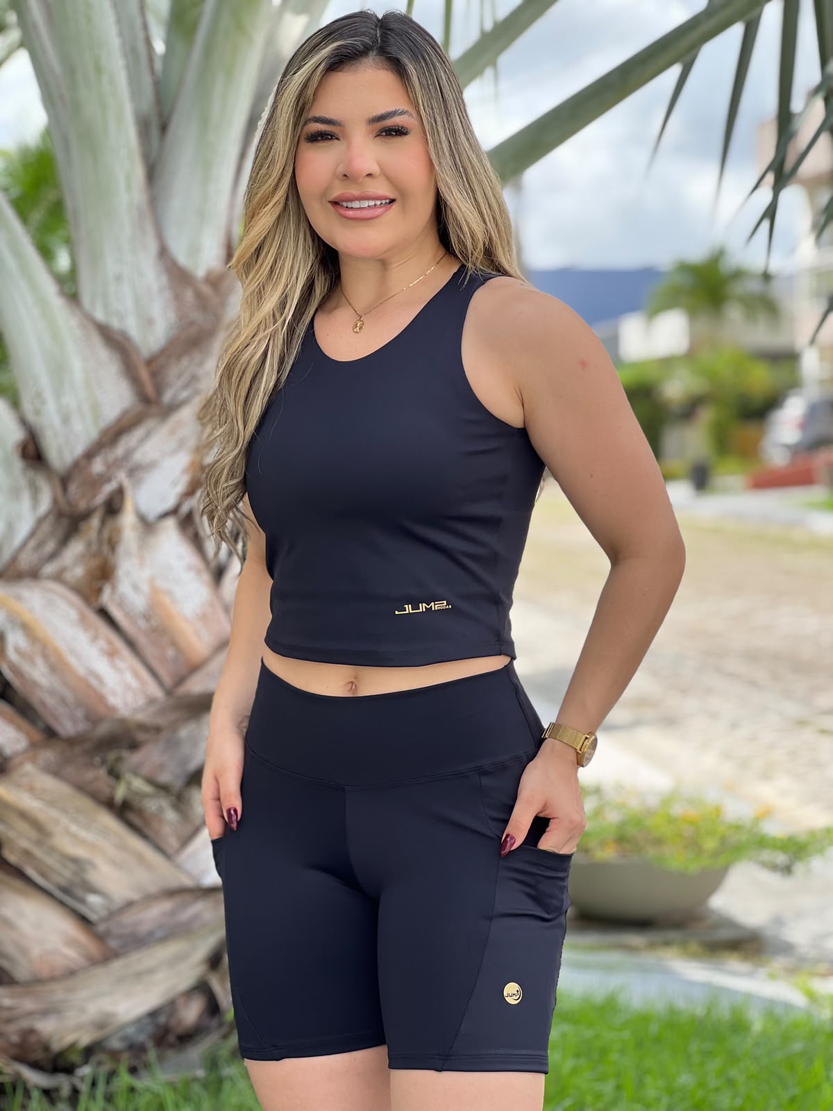 Regata Cropped Preta Jump Modas - vista lateral