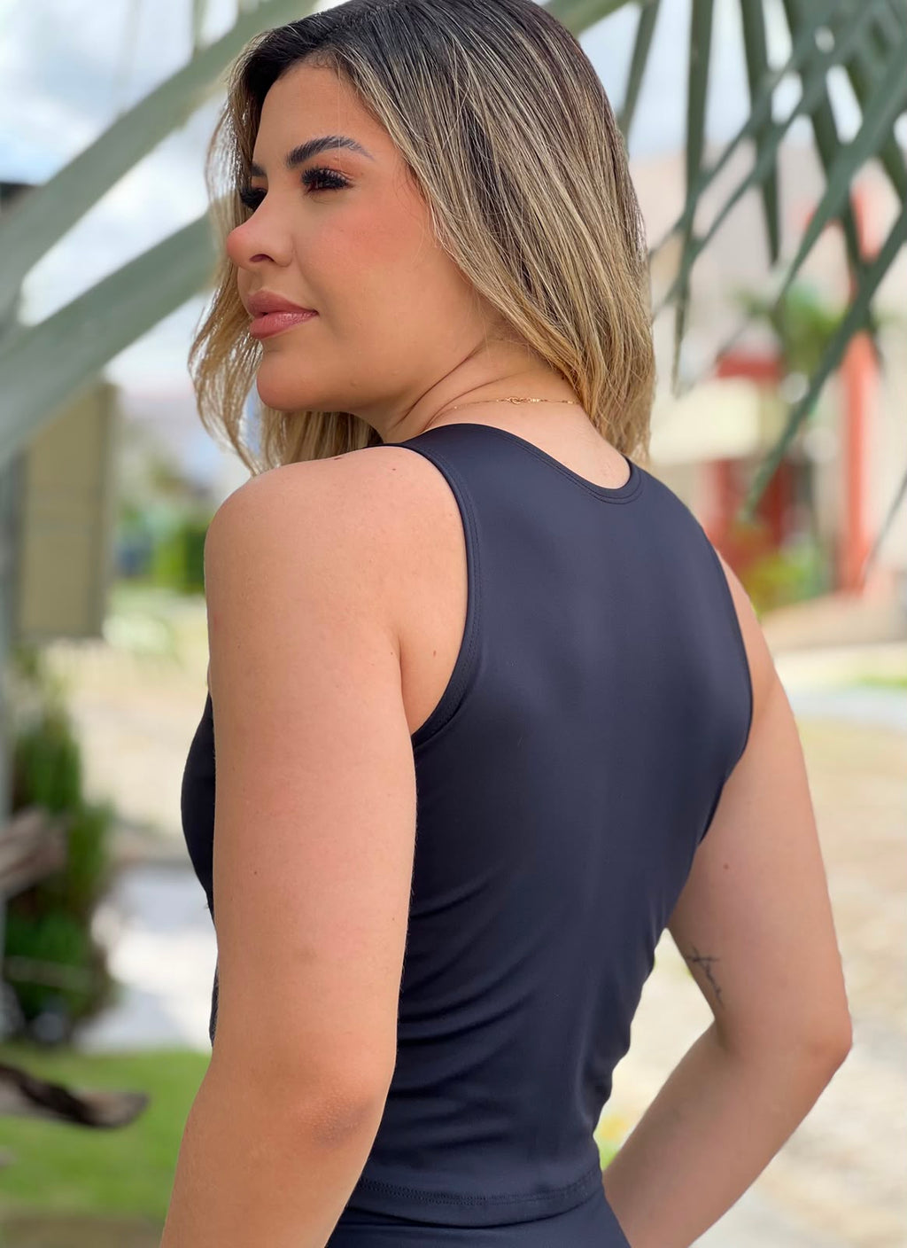 Short Cintura Alta com Bolso Preto Jump Modas - detalhe do bolso lateral