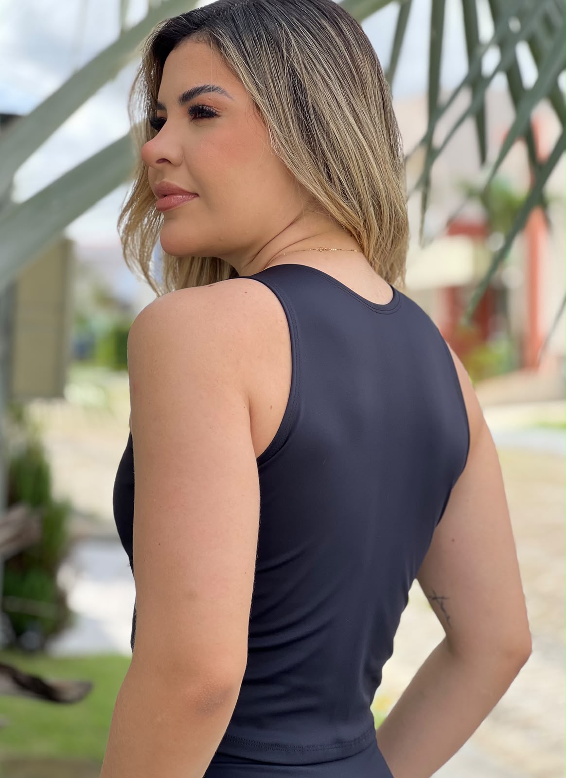 Short Cintura Alta com Bolso Preto Jump Modas - detalhe do bolso lateral