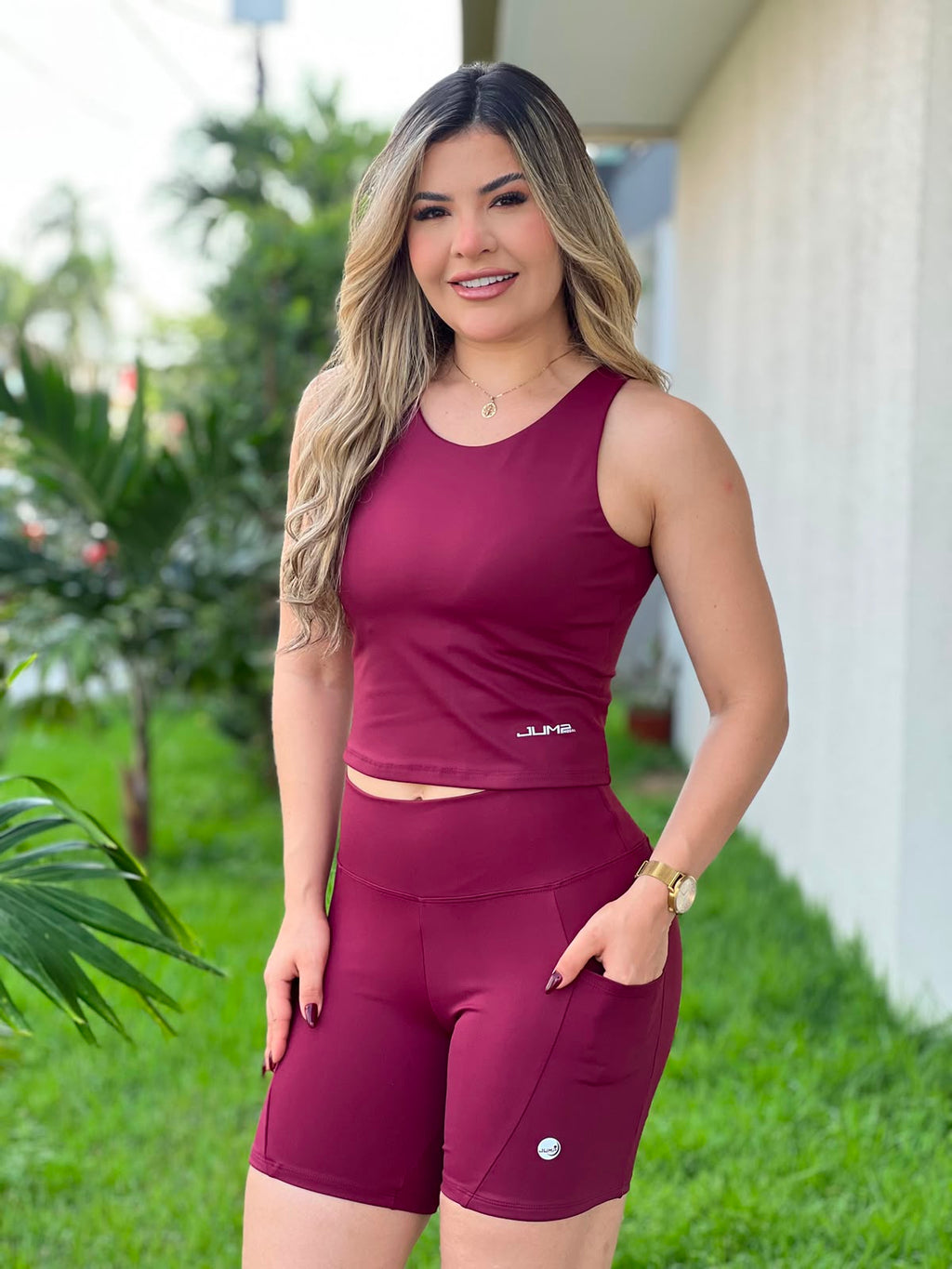 Short Cintura Alta com Bolso Vinho Jump Modas - look completo