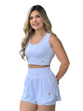 Top regata cropped branco de alças largas na modelo — Jump Modas, moda fitness em Belém-PA