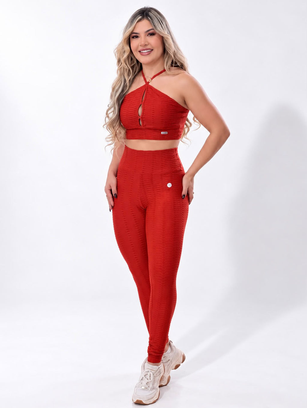Legging Cintura Alta Vermelha Texturizado 3D vista de frente com top do mesmo tecido