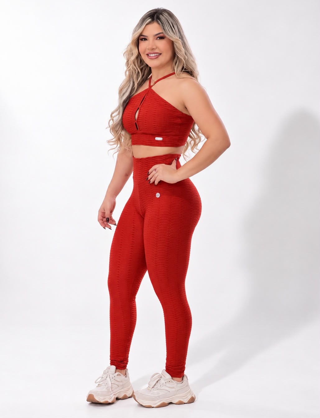 Legging Cintura Alta Vermelha Texturizado 3D em vista lateral
